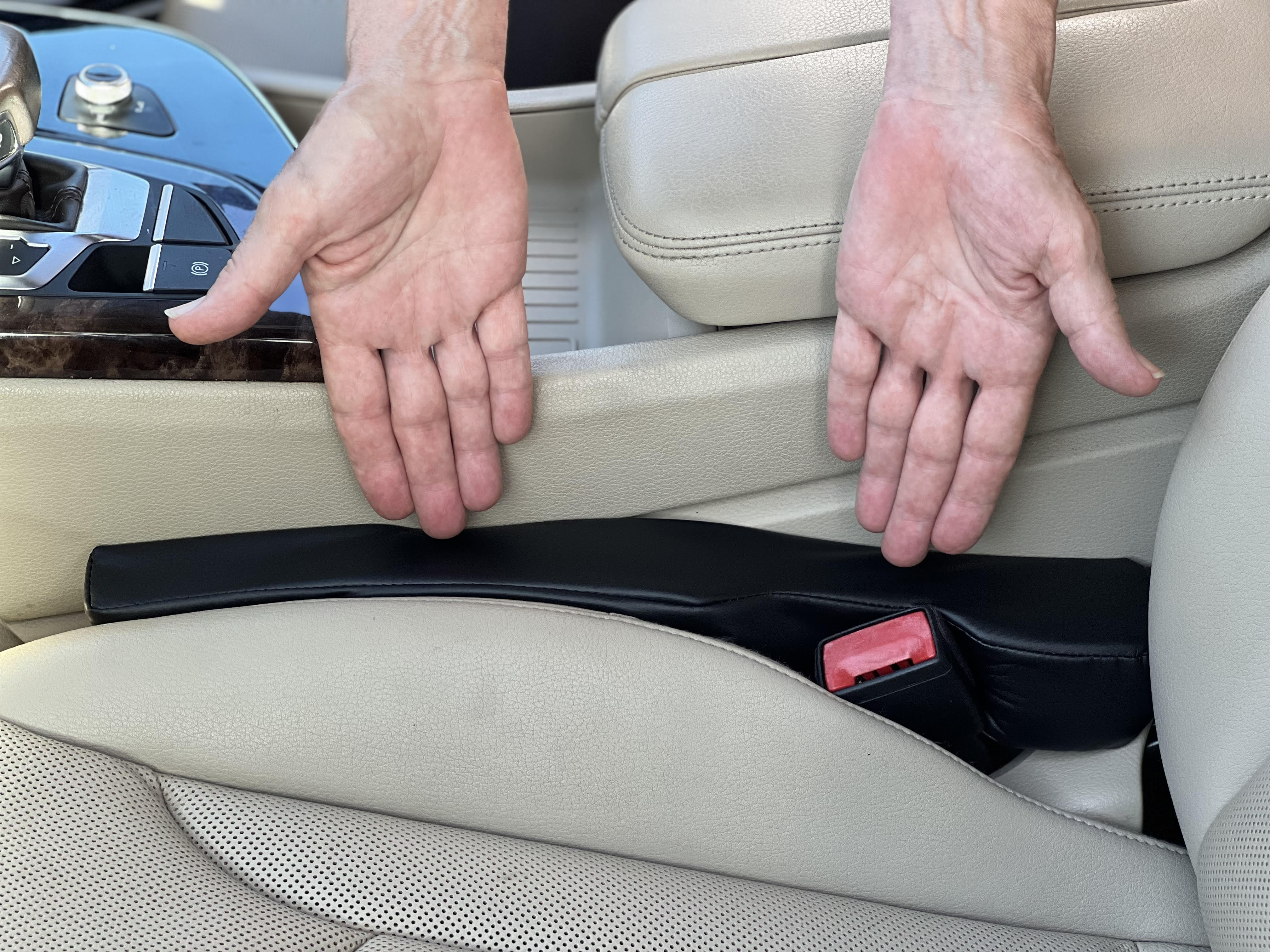 Car seat side top gap filler